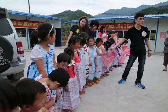 �ﾴ��Я�ƿ�����ǰ���Ű�«ɽ ̽������С����