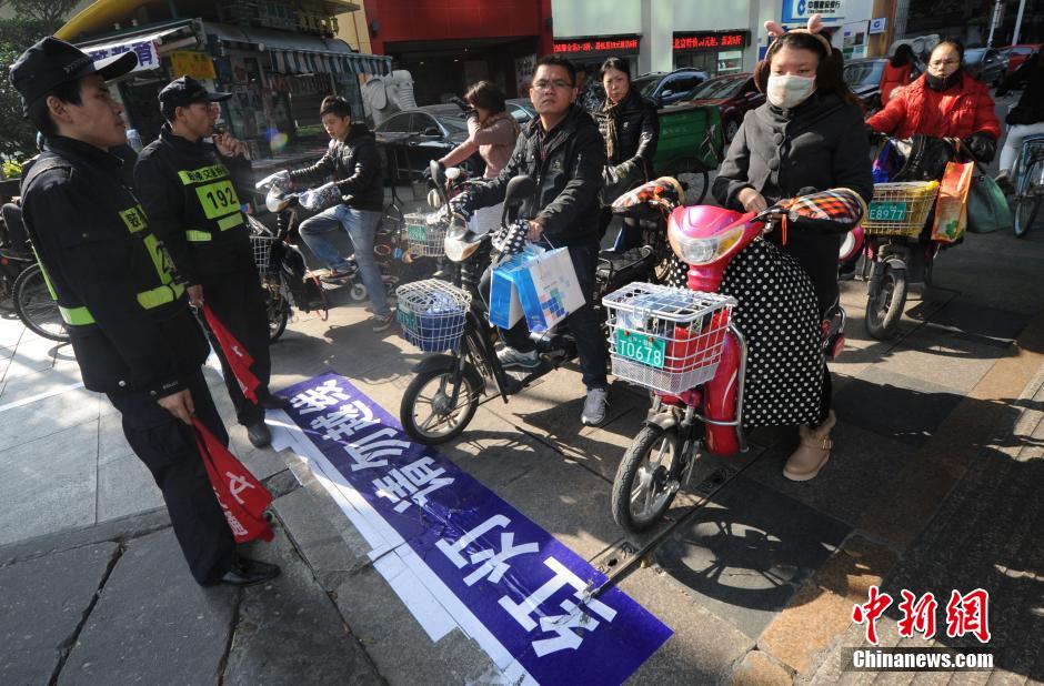 福州街头首现“二次过街等待